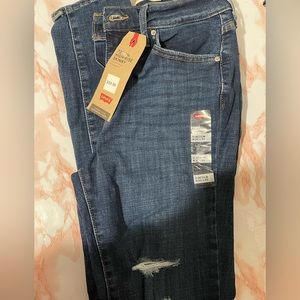 Brand New with Tags Levi's sz 30 dark skinny jeans